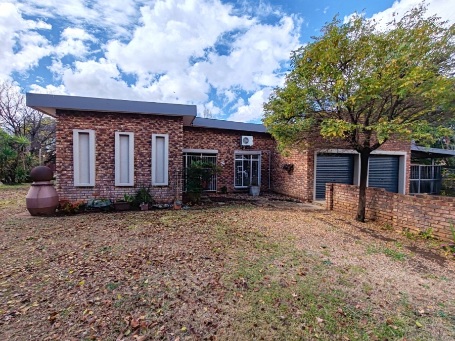 5 Bedroom Property for Sale in Miederpark North West